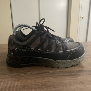 KEEN WOMAN'S SIZE 9M ALUMINUM SAFETY TOE SHOES ASHEVILLE AT ESD 1017073M